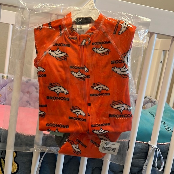 Nwt ✨ NFL Denver Broncos Newborn Full Zip Raglan Coverall - Orange 3-6 months - Picture 3 of 6
